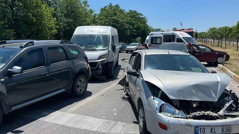Balıkesir'de Zincirleme Trafik Kazası