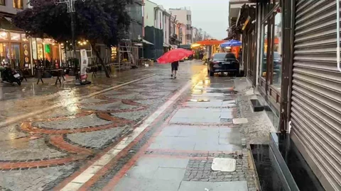Edirne'de Yağmurda İlginç Korunma Yöntemi