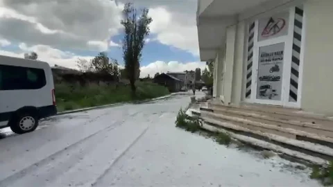 Kars’ta Dolu Yağışı Etkili Oldu