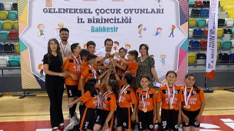 Ayvalık'ta Şampiyon Öğrenciler Gururlandırdı