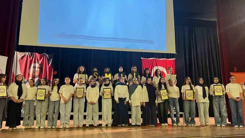 Denizli'de Gençler Sanatla İngilizce Öğrendi