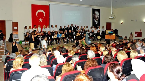 Çeşme'de Yıl Sonu Konseri Coşkusu