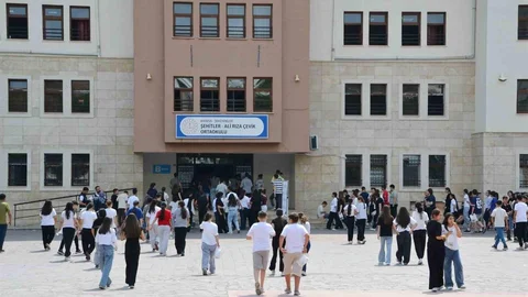 Manisa'da LGS Sınavı Gerçekleşti