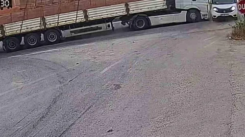 Karabük'te Trafik Kazası Sonrası Maddi Hasar Oluştu