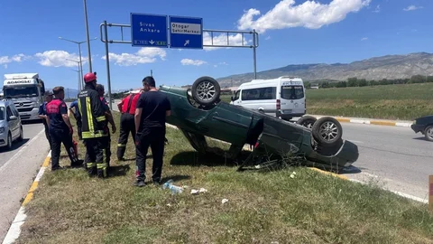 Erzincan'da Takla Atan Araçta Yaralılar Var