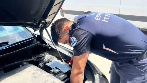 Eskişehir'de Sıkışan Kedi Kurtarıldı