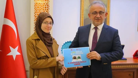 Bayburt'taki Öğrencilere Umre Ödülleri Verildi