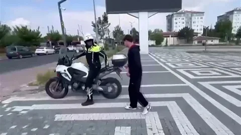 Kayseri'de LGS Sınavına Geç Kalan Öğrencilere Yardım