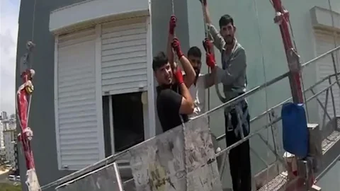 Mersin'de Mahsur Kalan İşçiler Kurtarıldı
