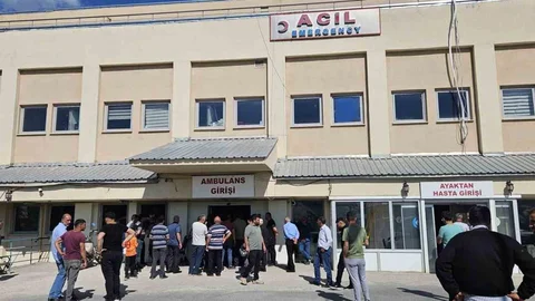 Bulanık'ta Motosiklet Ve Minibüs Çarpıştı