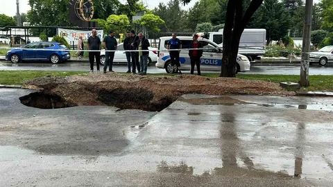 Ankara'da Yolda Çökme Olayı