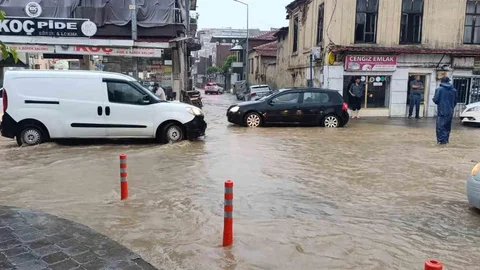 Salihli'de Şiddetli Yağışlar Etkili Oldu