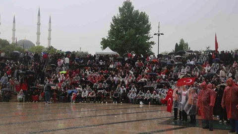 Sivas'ta Milli Takım Coşkusu Yağmura Rağmen Devam Etti