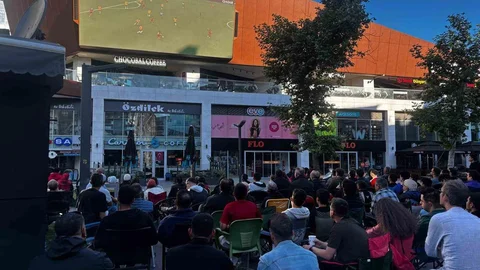 Balıkesir'de Dev Ekranda Milli Maç Keyfi