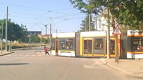 Eskişehir'de Tehlikeli Paten Yolculuğu
