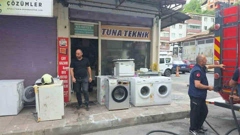 Zonguldak'ta Depo Yangını Korkuttu