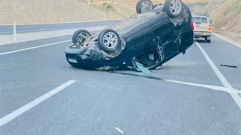 Adıyaman'da Takla Atan Araçta İki Yaralı