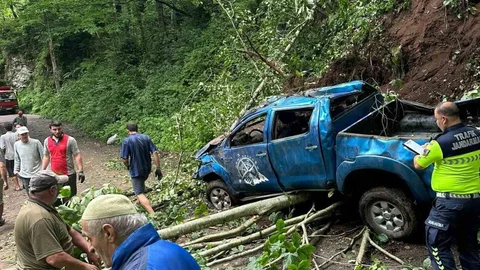 Rize'de Uçuruma Yuvarlanan Kamyonet Faciası