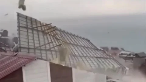 Bitlis'te Dolu ve Fırtına Etkili Oldu