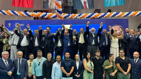 Manisa'da AK Parti'ye Toplu Katılım