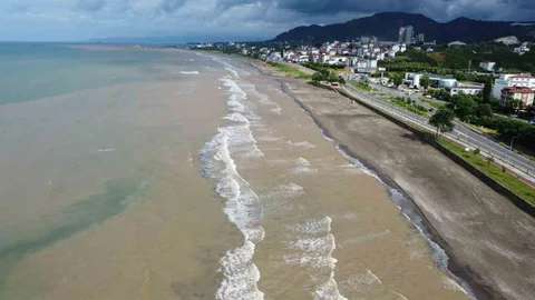 Ordu'da Sağanak Yağışlar Sonrası Karadeniz Rengi Değişti