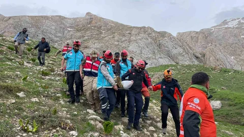 Tunceli'de Düşerek Yaralanan Adam Kurtarıldı