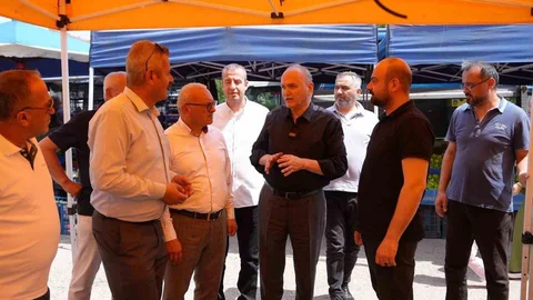Düzce'de Başkan Özlü Esnafla Bir Araya Geldi