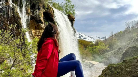 Konarlı Şelalesi Doğaseverleri Bekliyor