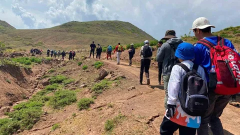 Bitlis'te Van Gölü İçin Yürüyüş Düzenlendi