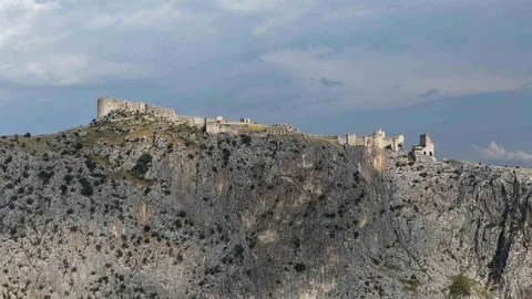 Adana'da Anavarza Antik Kenti Ziyaretçileri Bekliyor