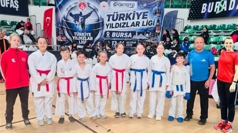 Eskişehirli Sporcular Karate Şampiyonasında Başarı Gösterdi