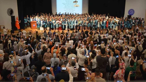Ege Üniversitesi'nde Mezuniyet Töreni Düzenlendi