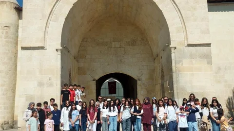 Erzincan'da Öğrenciler Tarihi Mekanları İnceledi