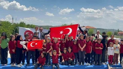 Seyitömer Ortaokulu'nda Bahar Şenliği Eğlencesi