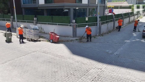 Efeler'de Temizlik Çalışmaları Devam Ediyor