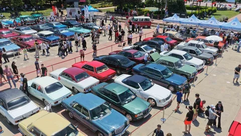 Tuzla'da Klasik Araç Festivali Rüzgarı Esti