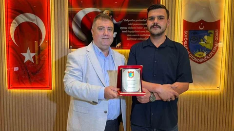 İzmir'de Yardımsever Taksiciye Ödül