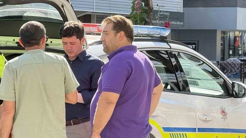 CHP Muğla İl Başkanı Kızıl aracından inerken kapıya çarpan motosikletli yaralandı