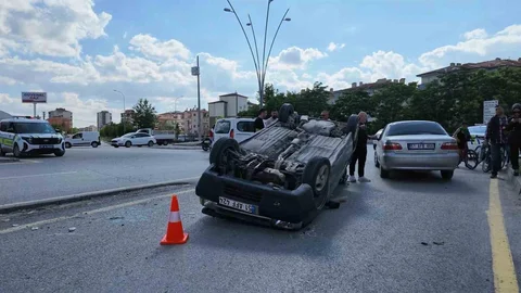 Niğde'de Takla Atan Otomobilde Yaralı Var