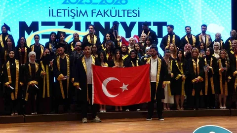 İnönü Üniversitesi İletişim Fakültesi’nde mezuniyet heyecanı