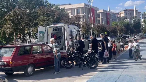 Çorum'da Otomobil ve Motosiklet Çarpıştı