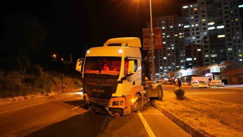 Kastamonu'da Lastiği Patlayan Tır Kazası