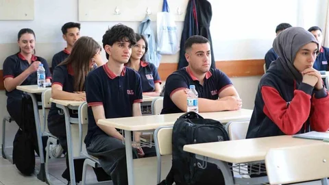 Erzincan'da Vali Aydoğdu Okul Ziyareti Gerçekleştirdi