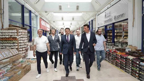 Kütahya'da Vali Işın Çiniciler Çarşısı'nı Ziyaret Etti
