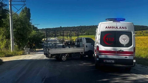 Bilecik'te Ambulans ve Kamyonet Çarpıştı