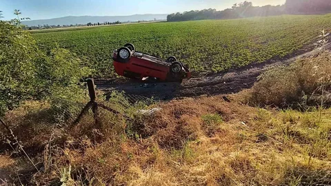 Eskişehir'de Pancar Tarlasına Uçan Araçta Yaralılar Var
