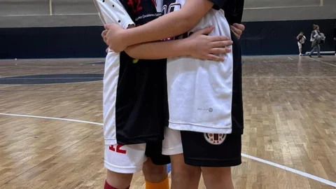 Kardeşler Basketbol Sahasında Bir Araya Geldi