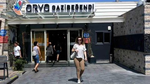 Kuşadası'nda Turistik Tesisler İlgi Çekiyor