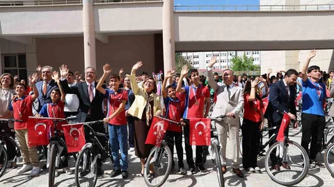 Büyükşehir’den "2024-2025 Sezonu Okul Sporları Enleri" programı