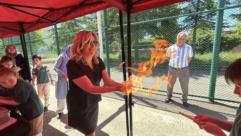 Bolu'da Öğrenciler Bilim Şenliği Düzenledi